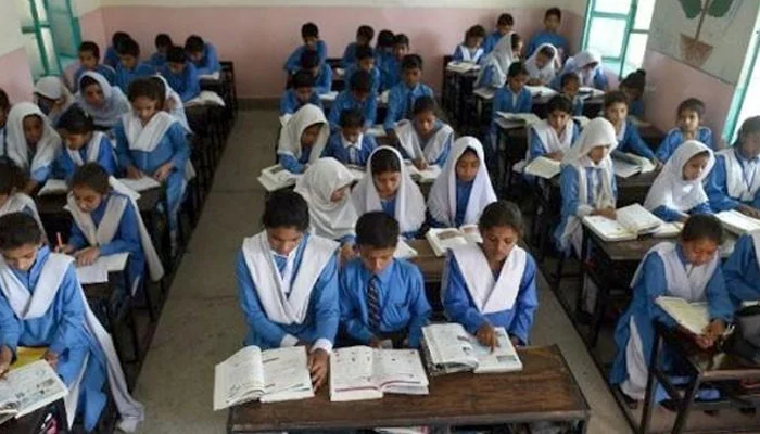 Pakistan mein 100,000 se Ziyada School Garmi ki Waja se Band